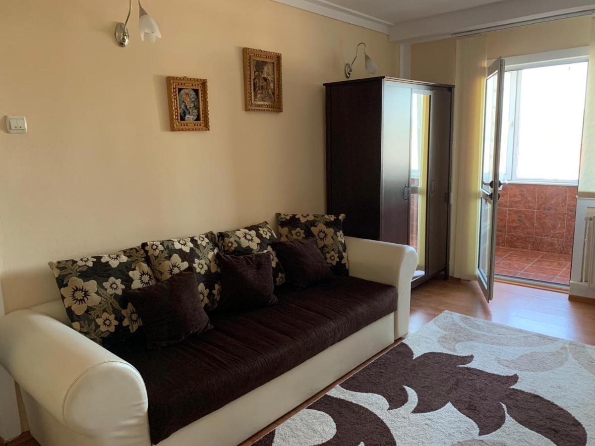 Apartament Onesti Exterior photo